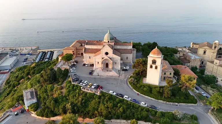 Paesaggio ripreso dall alto con drone